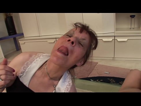 ❤️ Tá triúr ag beirt sheanmháthair agus seanathair amháin ️❌ Porn bhaile linn