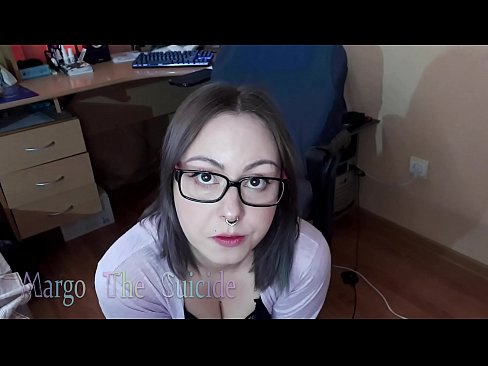 ❤️ Suíonn Cailín Sexy le Gloiní Dildo go domhain ar an gCeamara ️❌ Porn bhaile linn