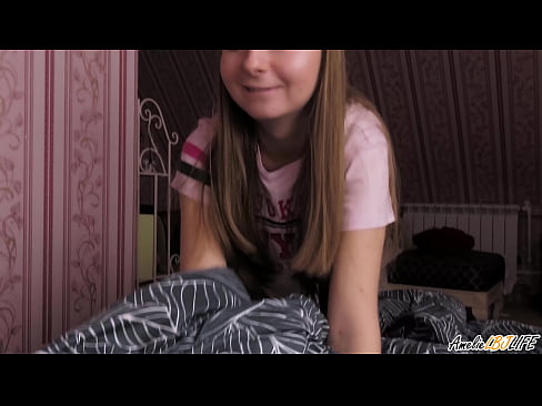 ❤️ Tarraingíonn Blondie BFF go domhain uirthi agus faigheann sí cum ina béal ️❌ Porn bhaile linn